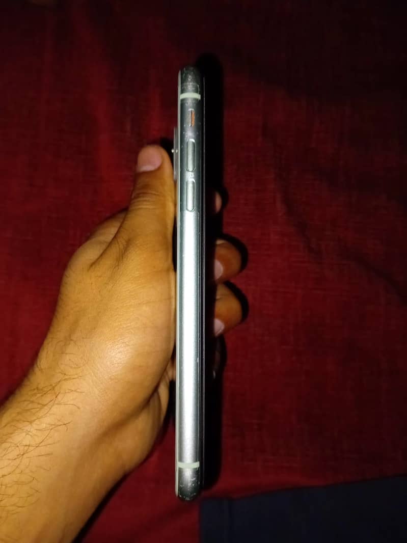 IPHONE 11 0