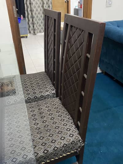 6 seater dinning table 10/7 condition