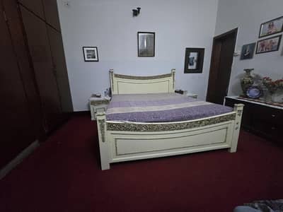 Used Double Bed in affordable price
