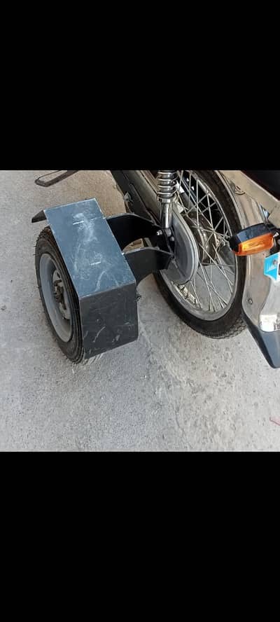 Side wheels for handicapped