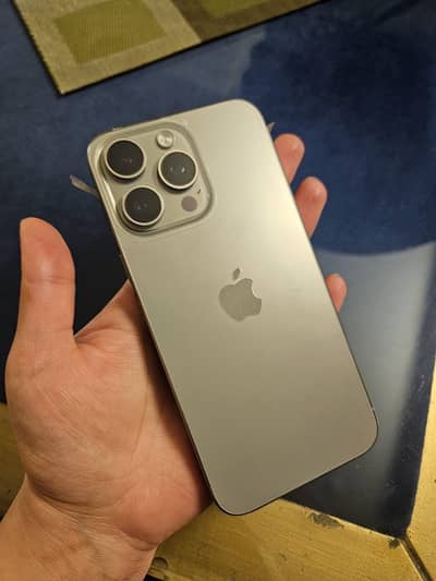iPhone 15proMax Natural titanium 256GB