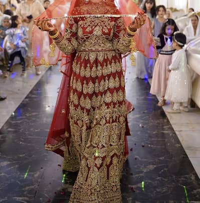 Bridal Wedding Dress for Sale – Elegant & Lightly Used