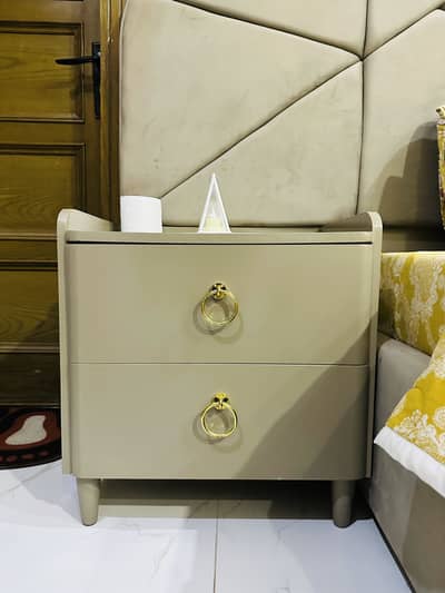 BED SET WITH SIDE TABLE AND DRESSING