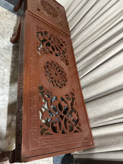 table present in new condition and looking very beautiful