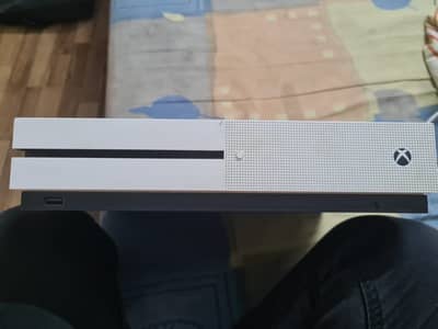 XBOX ONE S  1 TB