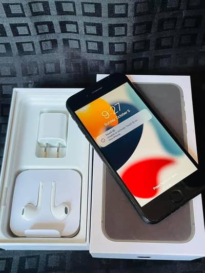 iphone 6 plas 128 GB with box my WhatsApp number 032522/61/268