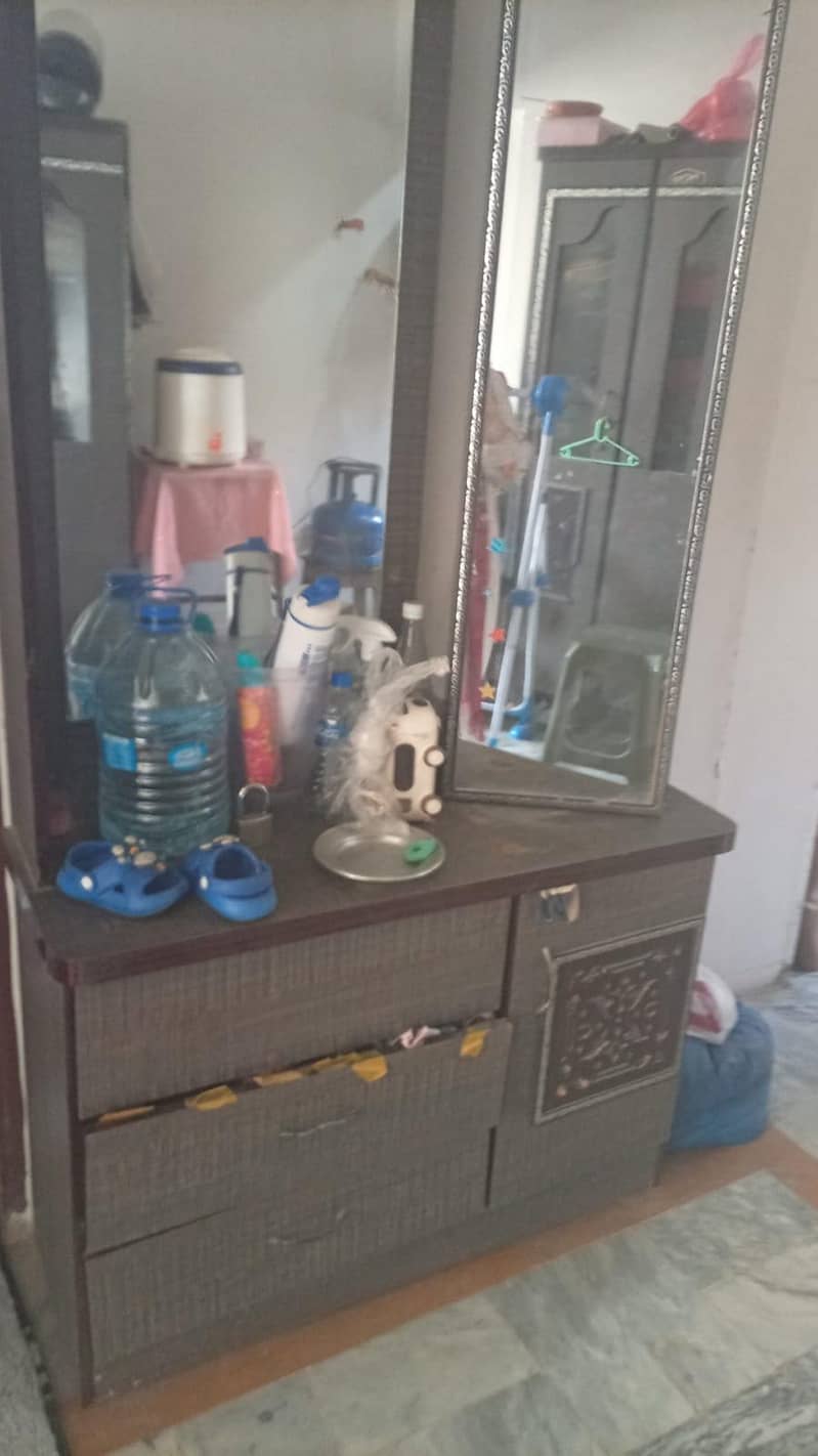 dressing table 0