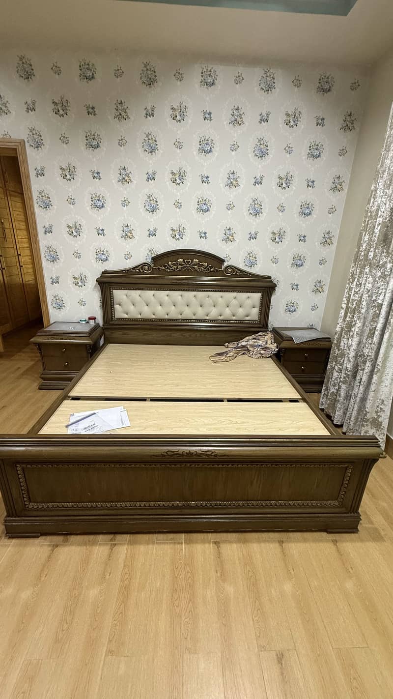 Walnut bed set 0