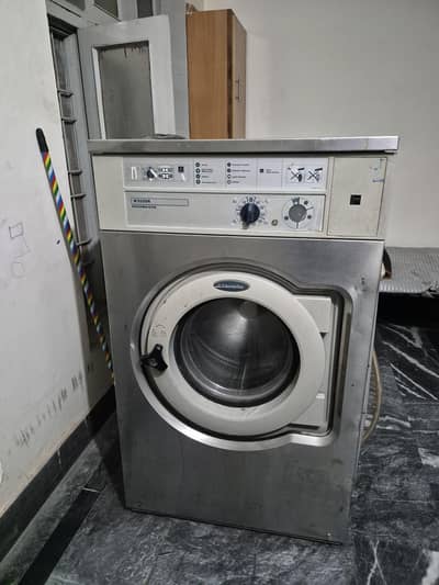Electrolux washer with extractor