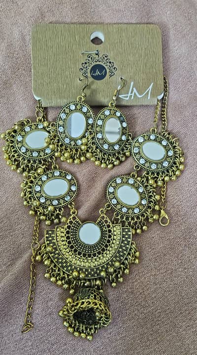 New jewelry set available for sale