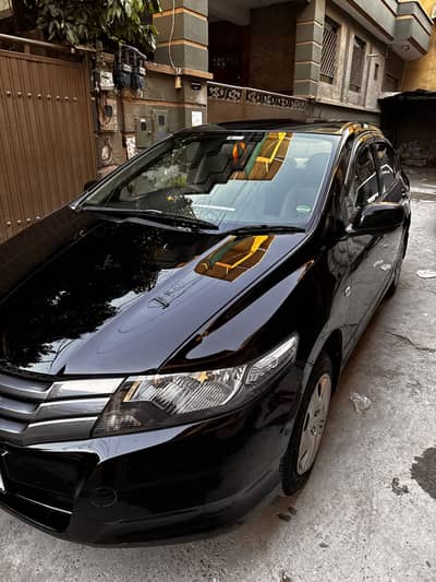 Bumper to bumper antique city