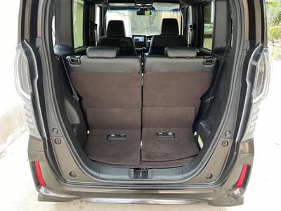 Top of the line vehicle, with tons of features