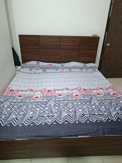 king size bed with mattress