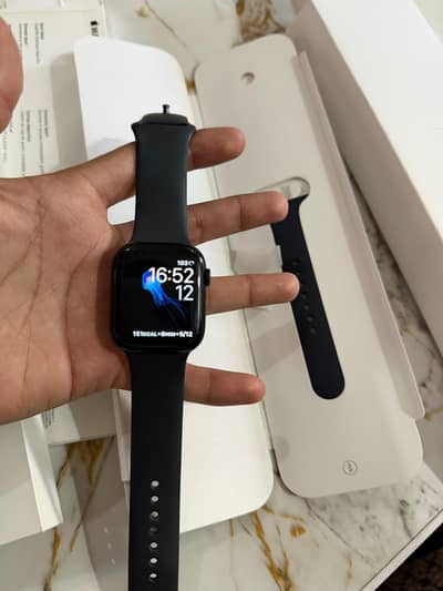 Apple Watch Series 8 ( GPS + Cellular )