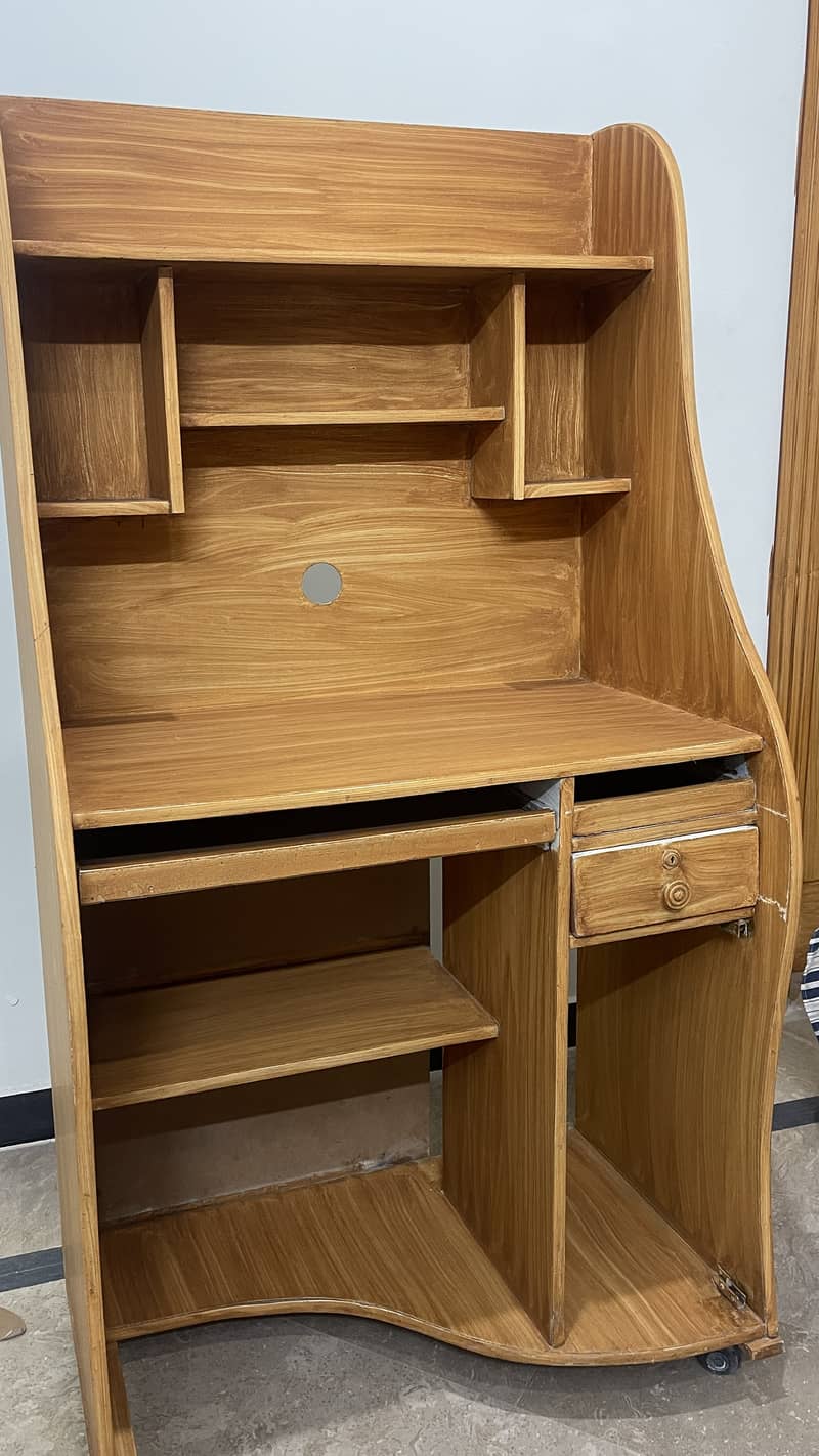 Computer Table newly condition 0