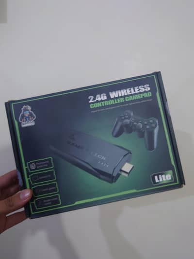 2.4G 4K gaming stick with 2 controllers