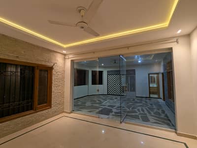 House F. 7 Clients Investor Price W. P 4 Details