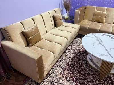 L shaped sofa+bed  with center table 10/10 condition