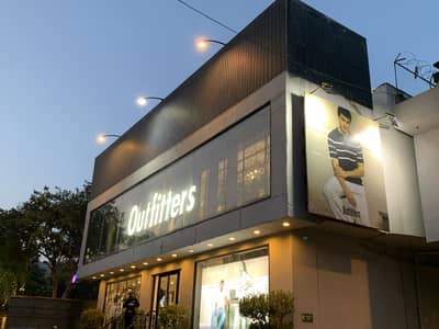 300 Square Feet Shop For Sale