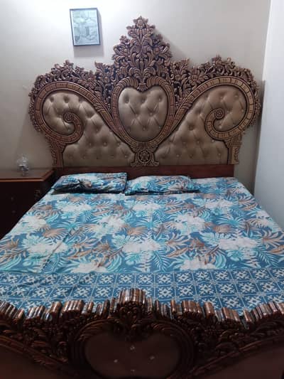 Durable and Stylish Carving Bedset