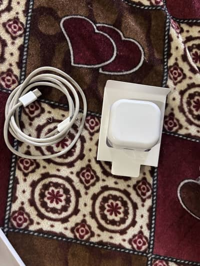 Iphone orignal 3 pin adapter and cable