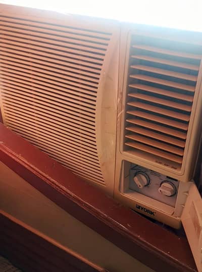 AC for sale  last year sa use nhi kia