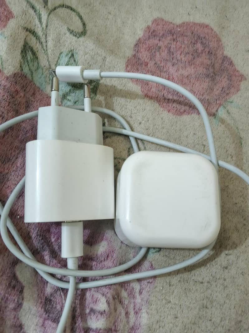 charging iPhone 0