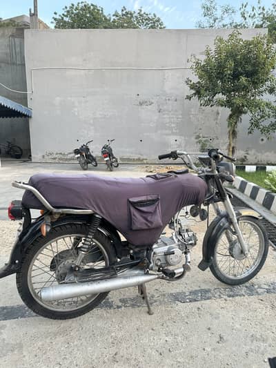 Superstar 70 motorcycle, urgent sale, serious buyers should contact.