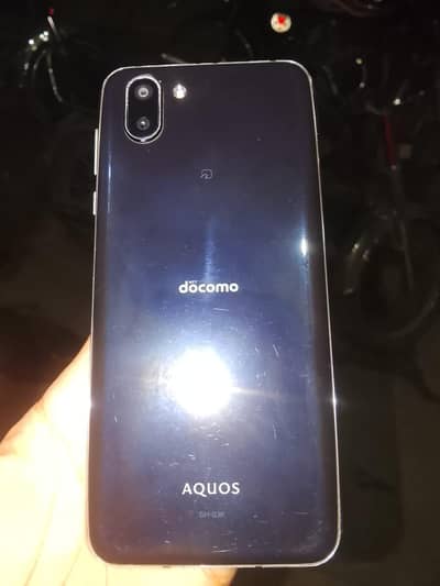 Aquos r2