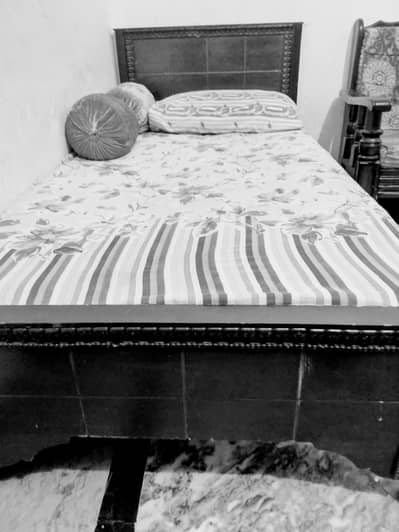 Single bed without mattress