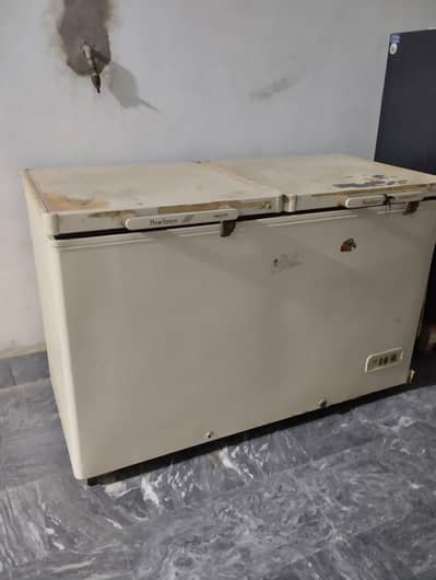 Dawlance 2 door freezer Used. Compressor working