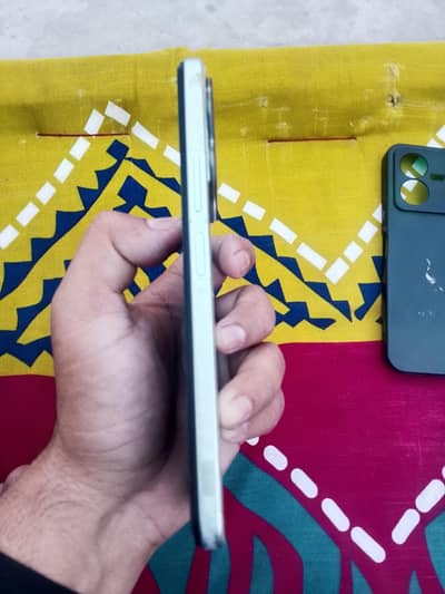 vivo y 22 good condition no any fauld full box  nschy sy sides rub hn