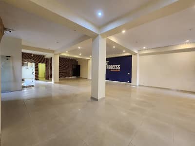 1 Kanal Semi Commercial Office Ground Floor Hall  Main Boulevard Johar Town  2 Exactive Cabins Big Hall  1 Meeting Room 1 Store Room  3 Washrooms 1 Kitchen  Demand 280k