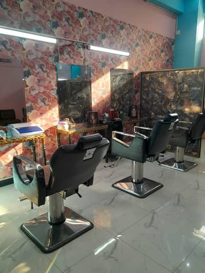 beauty salon and ladies shop