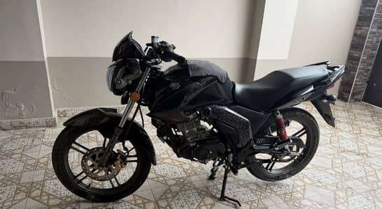 Suzuki GSX125 brand new condition bike