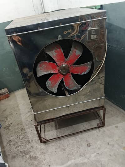 Room coller still body