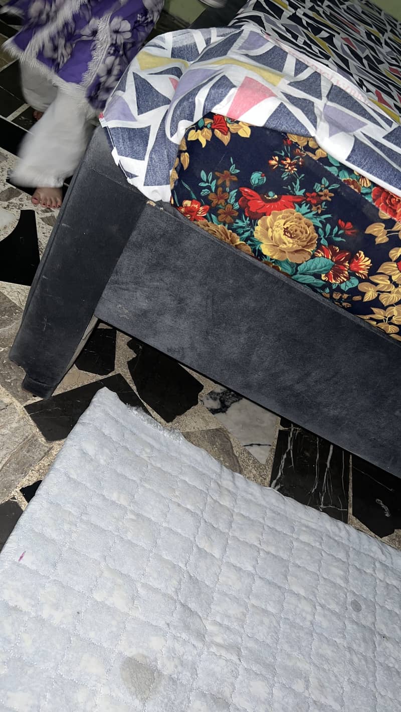 Bed,sofa,dining,Almari,drawer  read must description 5