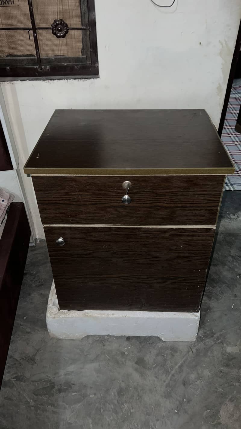 Bed,sofa,dining,Almari,drawer  read must description 15