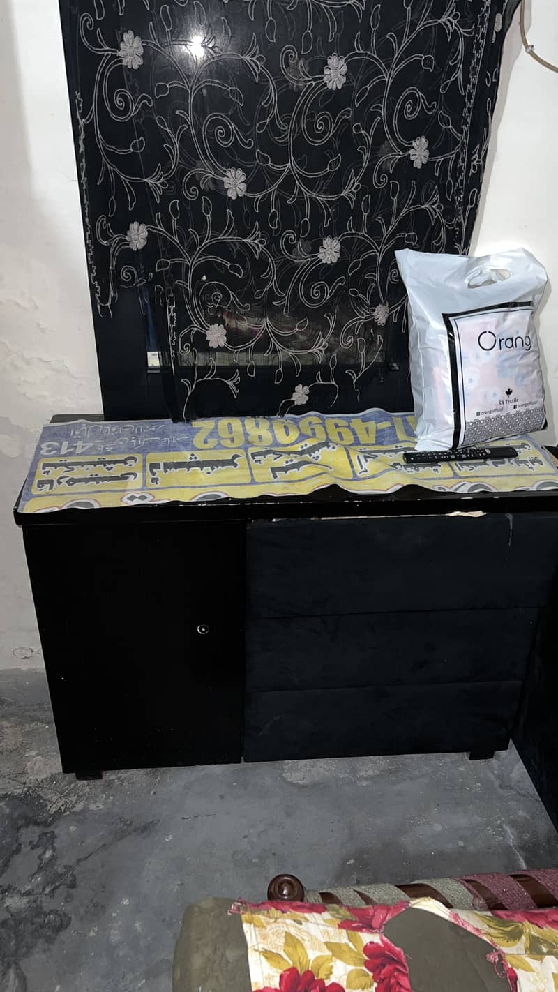 Bed,sofa,dining,Almari,drawer  read must description 19