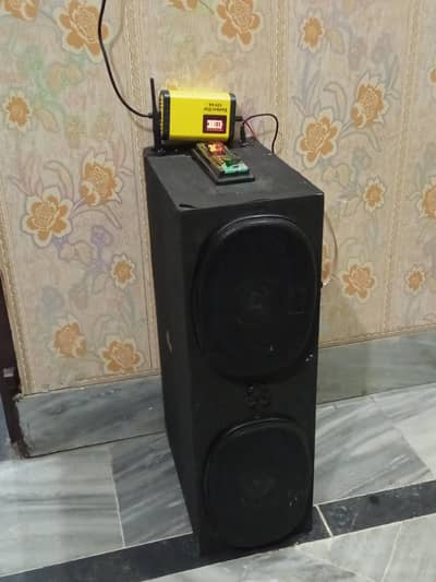 Kenwood+Pioneer branded Speaker Deck for sale. with battery and remote.