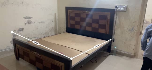 Bed Double Size (without Matrice ) (1.83 X 1.99 m) or ( 6x6.5 Feet )