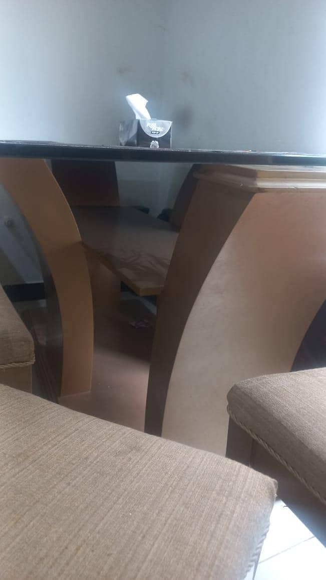 Dining table good condition 0