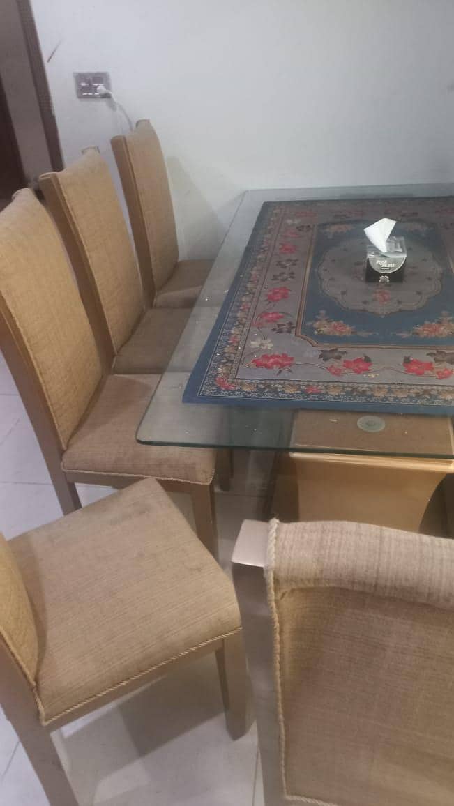 Dining table good condition 1
