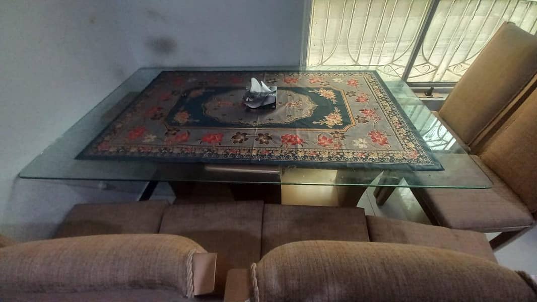 Dining table good condition 6