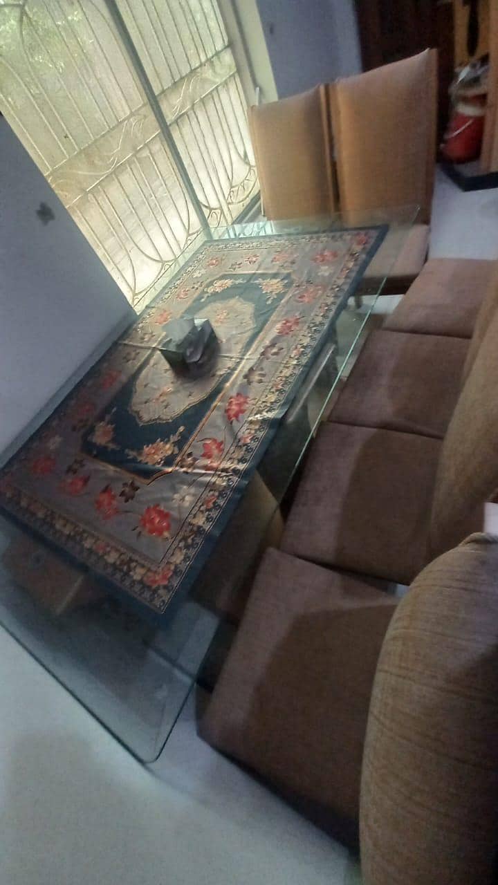 Dining table good condition 8