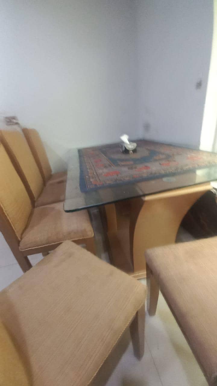 Dining table good condition 9