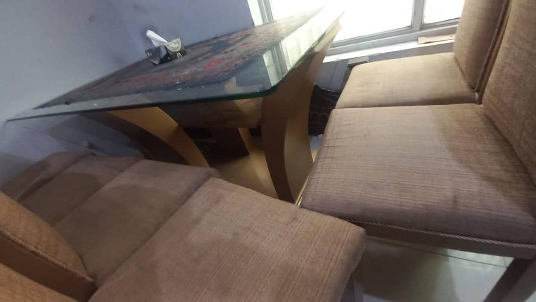 Dining table good condition 10