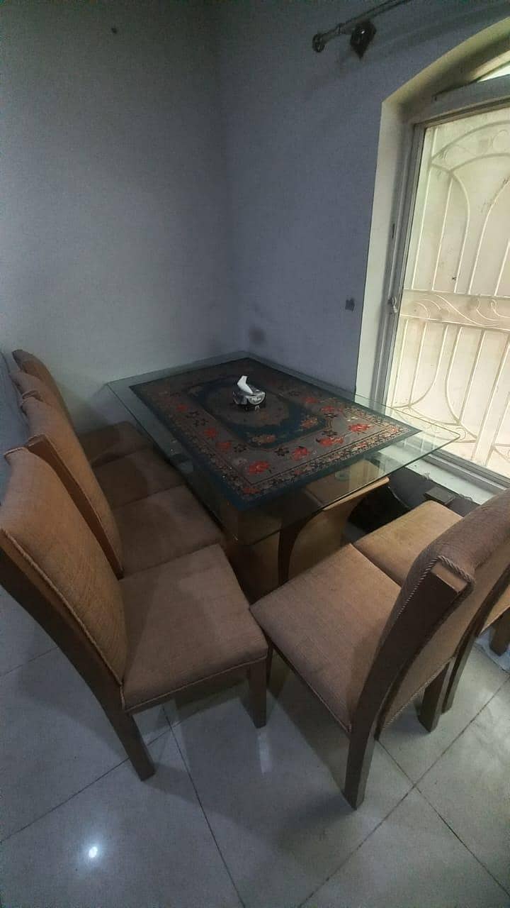 Dining table good condition 12