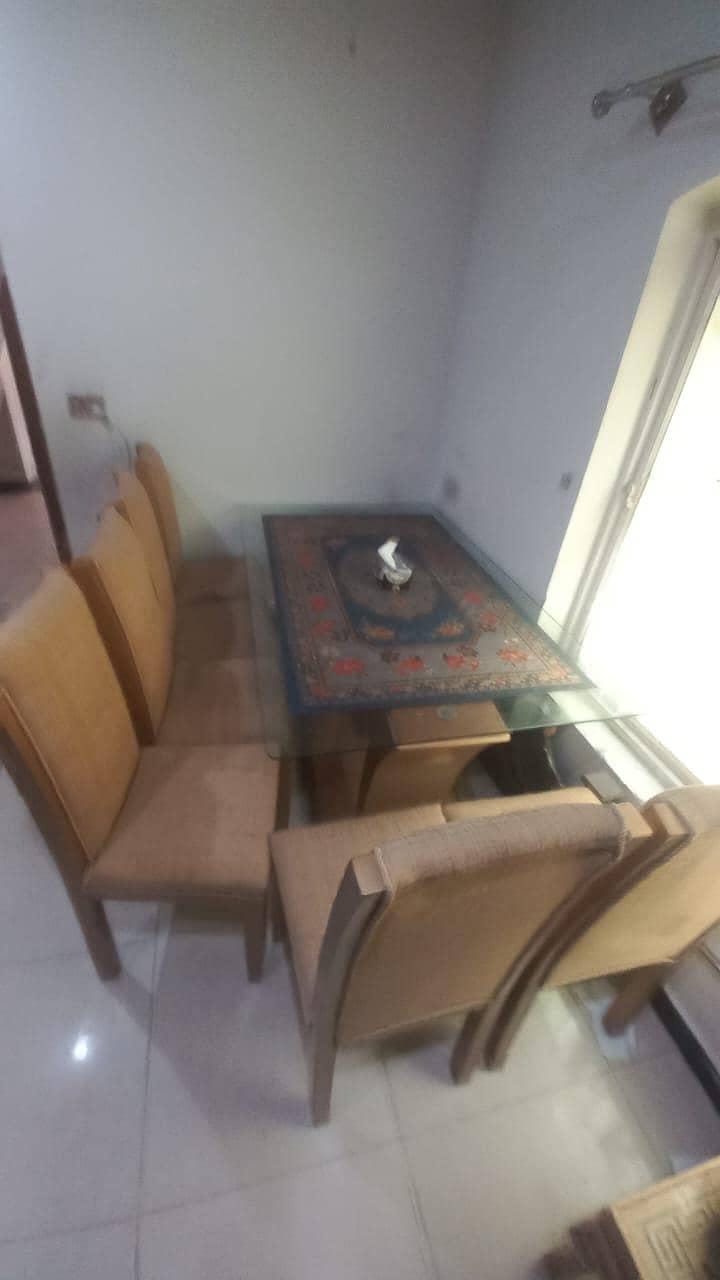 Dining table good condition 13