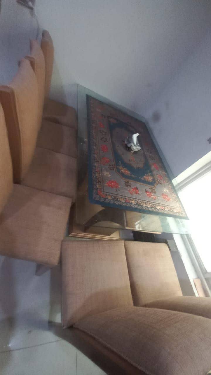 Dining table good condition 14